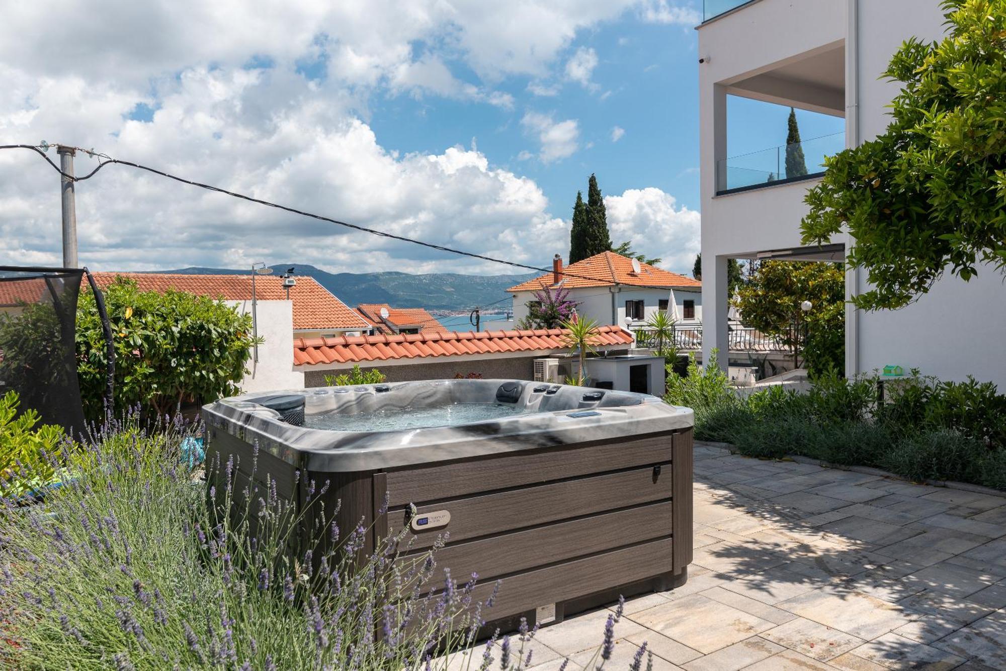 Maca Apartments & Suites Trogir Eksteriør billede
