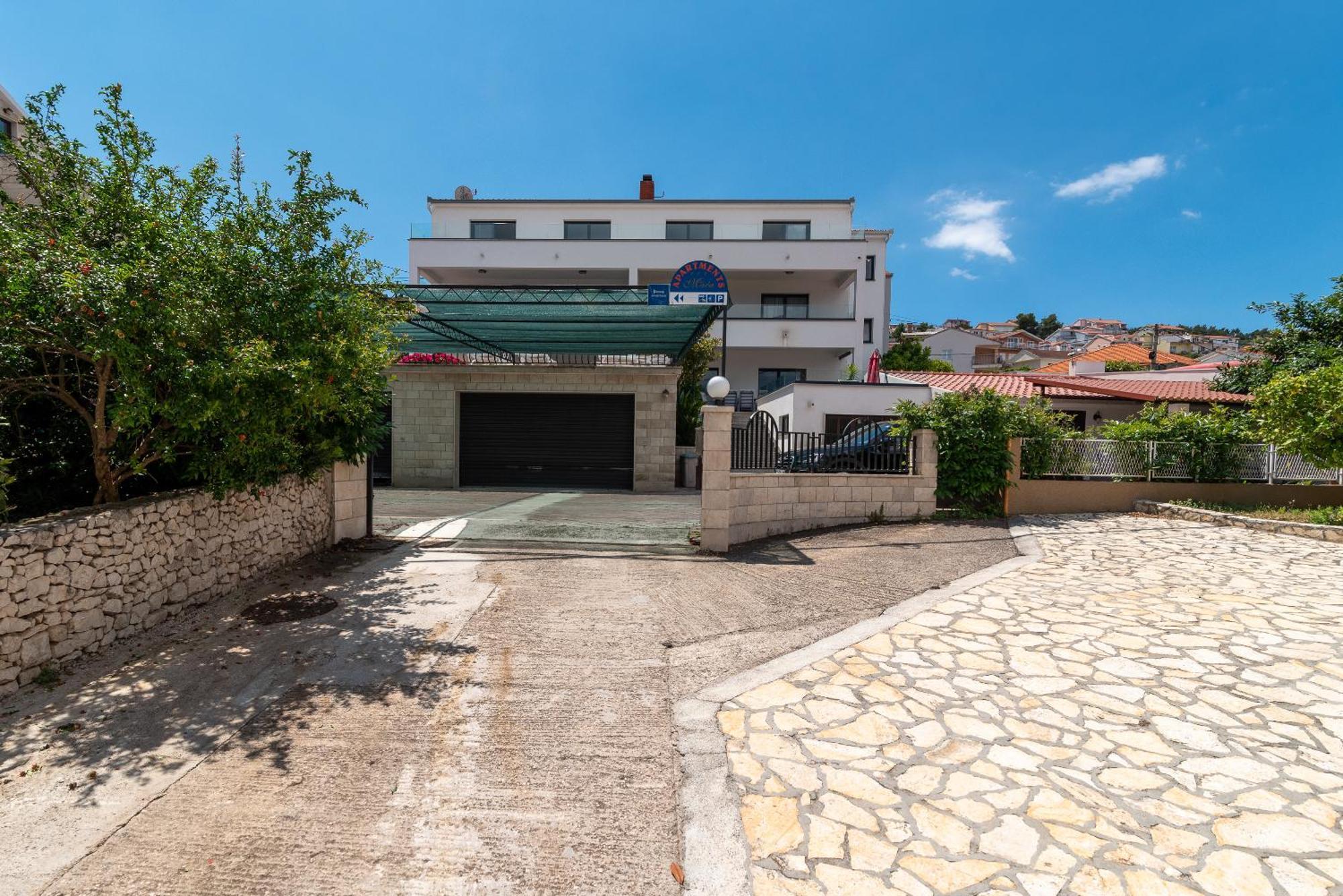 Maca Apartments & Suites Trogir Eksteriør billede